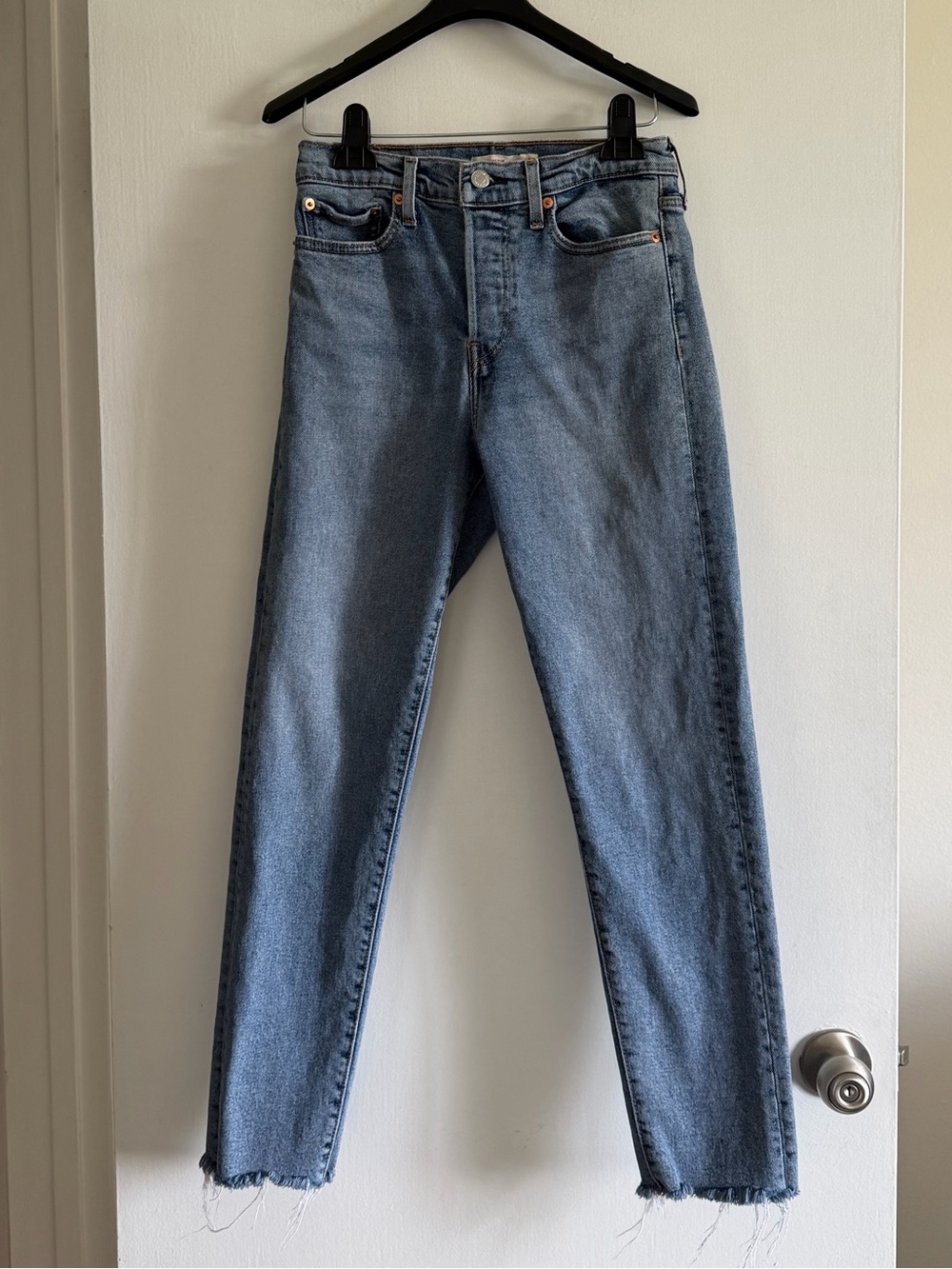 Levi’s Classic Blue Denim 5 Button Fly ‘Wedgie’ Raw Hem Jeans size 28 EUC